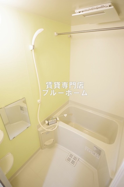 バス・シャワールーム　浴室乾燥機付きのお風呂！