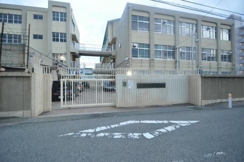 中学校　神戸市立鷹取中学校（中学校）まで691m