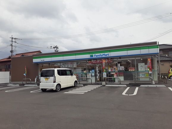 コンビニ　ファミリーマート基山小倉店（コンビニ）まで260m