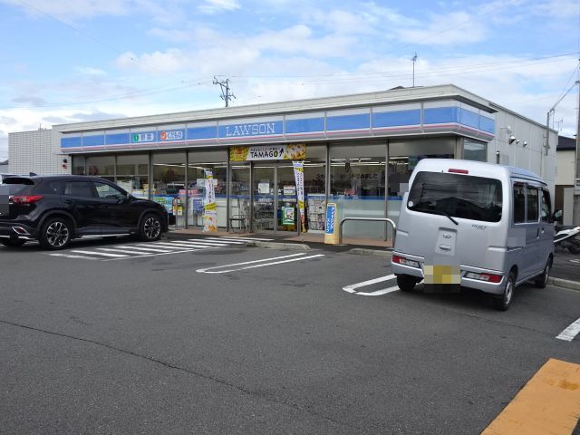 コンビニ　ローソン　前島3丁目店（コンビニ）まで551m