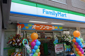 コンビニ　ファミリーマート 新宿税務署通り店（コンビニ）まで100m