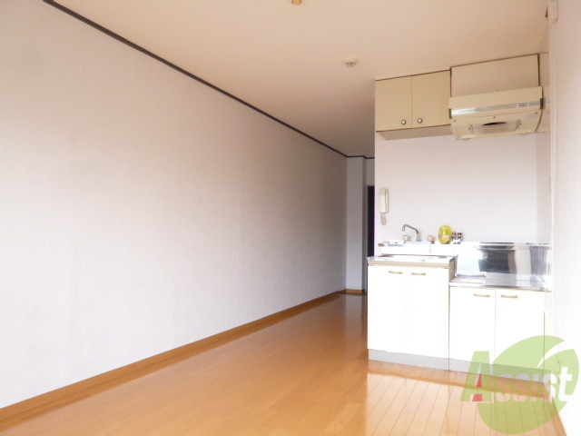 その他部屋・スペース　７．５帖のお部屋にはベットを置いても十分な広さが残ります。