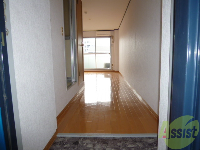 玄関　玄関からまっすぐお部屋にいくかたちです！