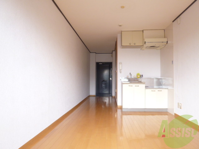 居室・リビング　最上階角部屋、明るく広々７．５帖の綺麗な洋室です。