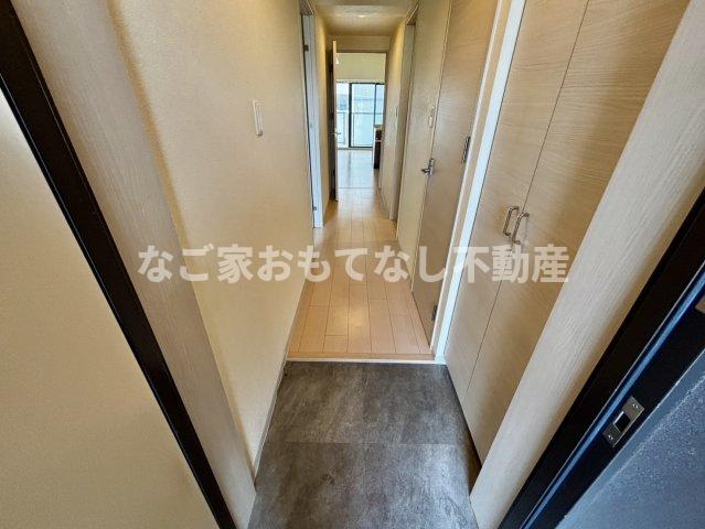 玄関　※写真は別号室
