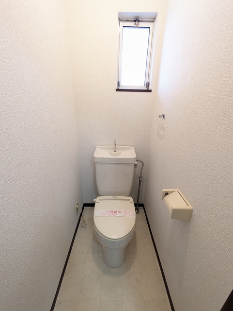 トイレ　★★トイレは嬉しい暖房機能付き便座です♪★★