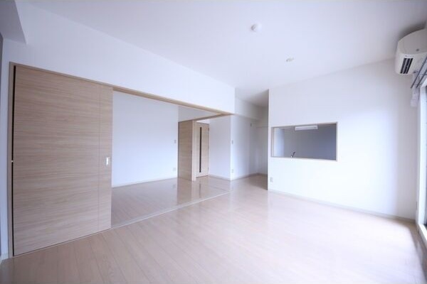 居室・リビング　※写真は同じマンションの違う部屋のものになります。