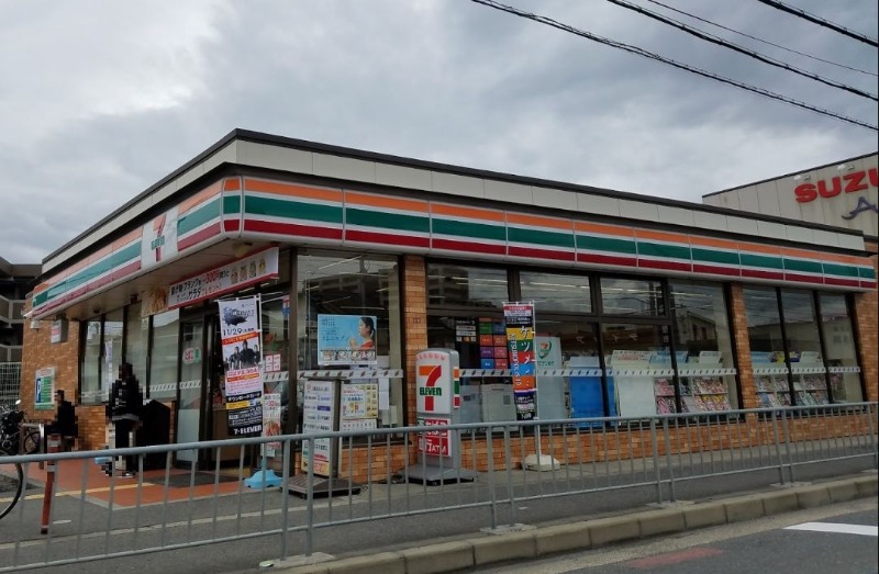 コンビニ　セブンイレブン高槻城東町店（コンビニ）まで406m