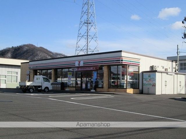 コンビニ　セブンイレブン（コンビニ）まで550m