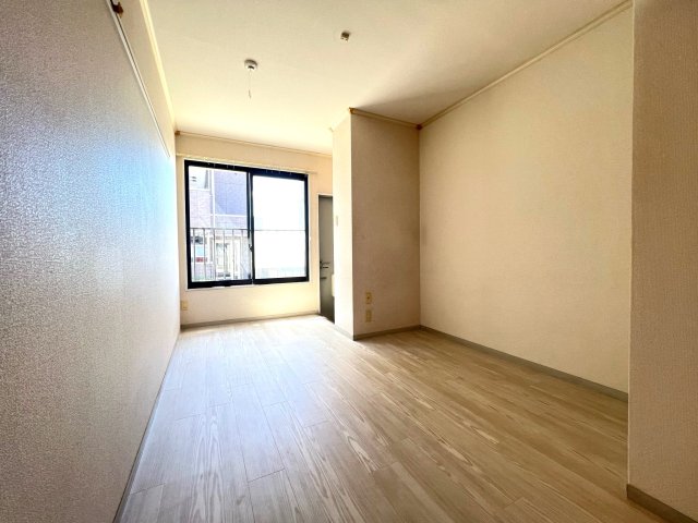 居室・リビング　奥行きがあり広々と感じるお部屋