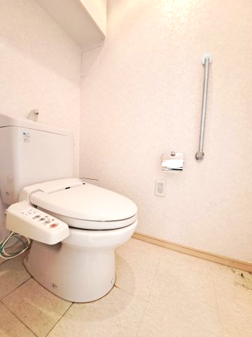庭　専用テラス（家具等は撤去予定）