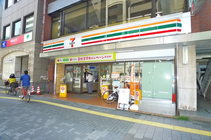 コンビニ　セブンイレブン（コンビニ）まで165m