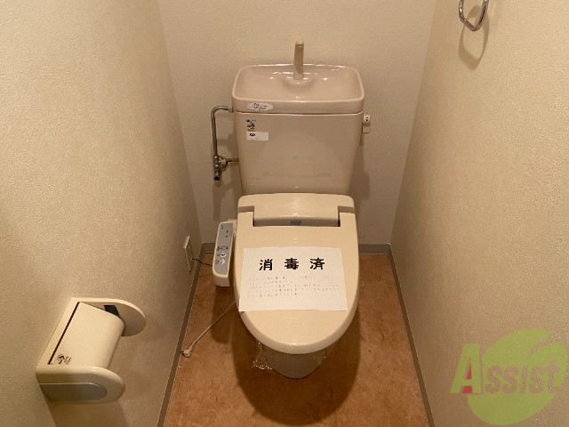 トイレ　ウォシュレット機能がついたトイレです。安心して使用できますね