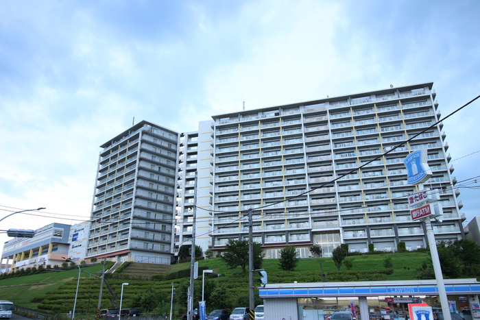 ロイヤルパ-クス若葉台の外観写真