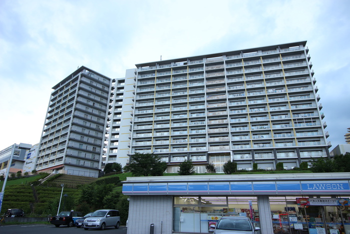 ロイヤルパ-クス若葉台の外観写真