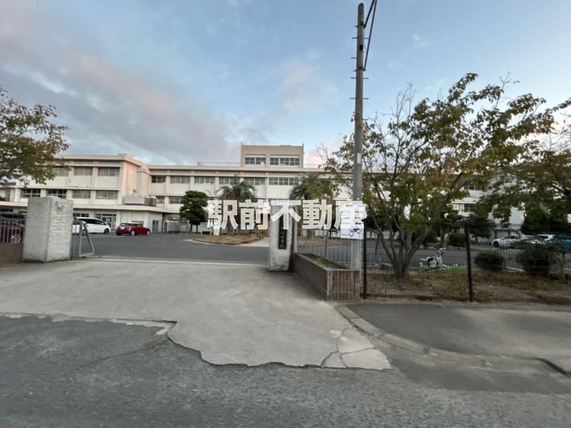 小学校　神埼小学校（小学校）まで700m