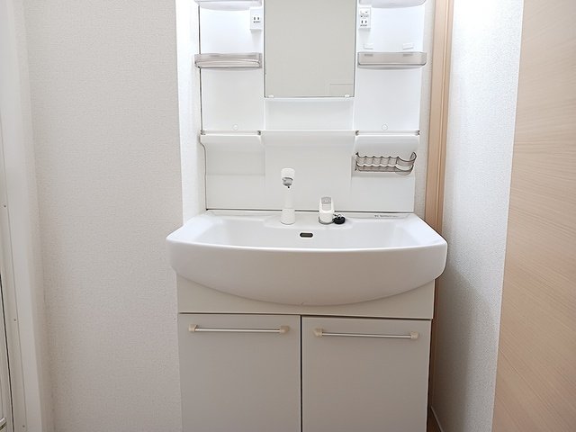 洗面設備　使いやすい洗面所です