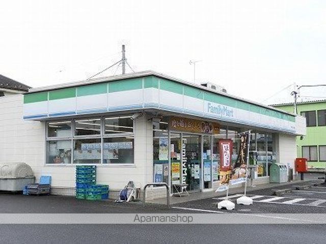 コンビニ　ファミリーマート（コンビニ）まで746m