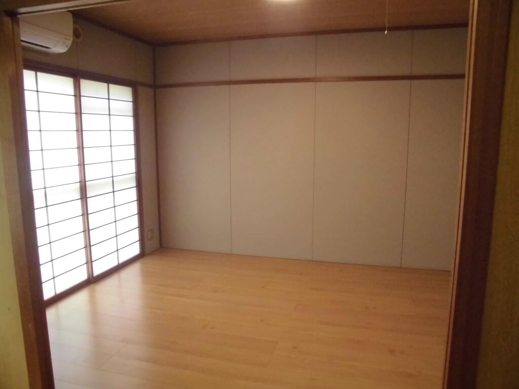ソレイユ小出の居間写真