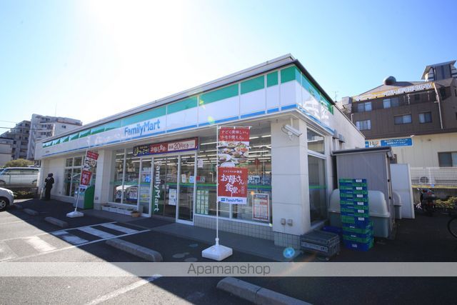 コンビニ　ファミリーマート（コンビニ）まで17m