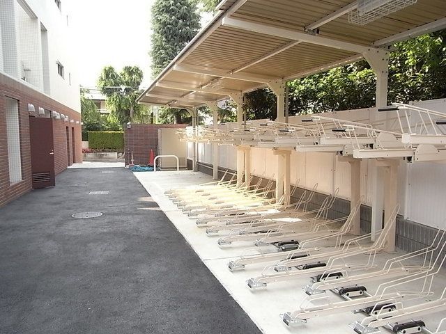 その他共有部分　屋根付きの駐輪場