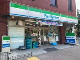 コンビニ　ファミリーマート自然教育園前店（コンビニ）まで93m