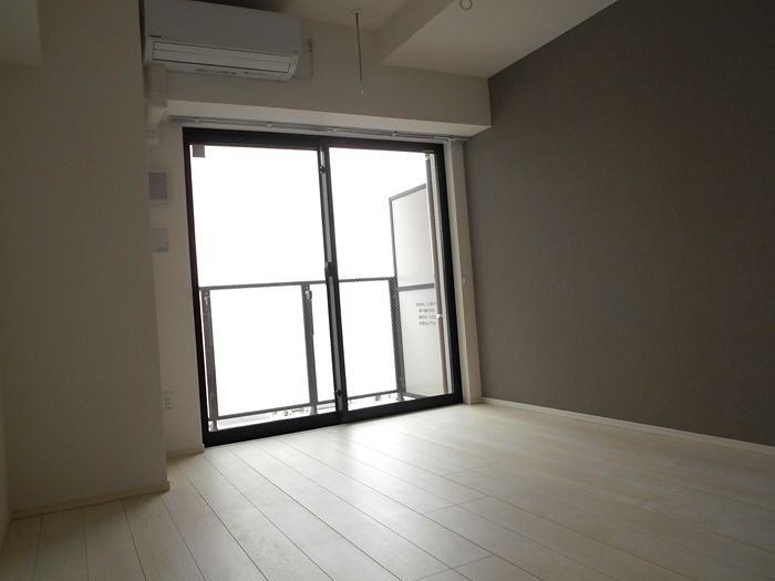 居室・リビング　8.33帖のフローリングのお部屋です☆