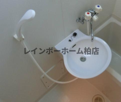 洗面設備　独立洗面台、朝の身支度には欠かせません