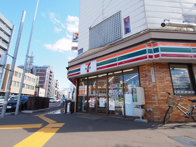 コンビニ　セブンイレブン豊平7丁目店（コンビニ）まで154m