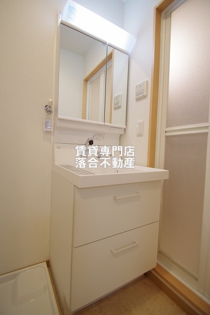 洗面設備　独立洗面化粧台付き