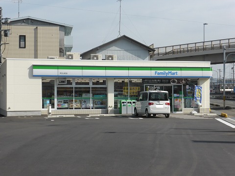 コンビニ　ファミリーマート 知立山町店（コンビニ）まで745m