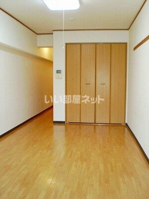 エレガンスゆいの居間写真