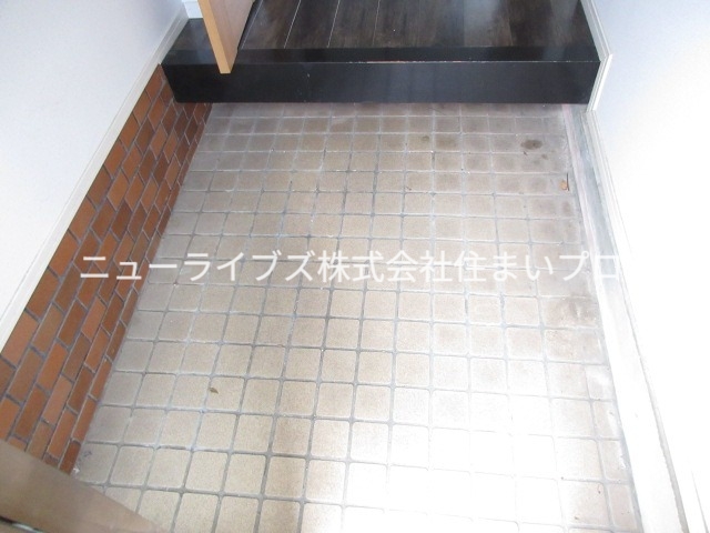 京阪本線 寝屋川市駅 徒歩26分 2階建 築60年の玄関写真