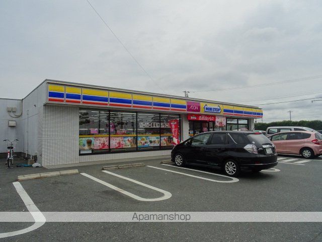 コンビニ　ミニストップ（コンビニ）まで744m