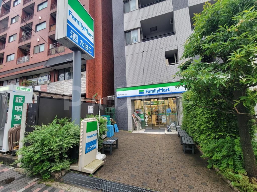 コンビニ　ファミリーマート駒込本郷通り店（コンビニ）まで80m