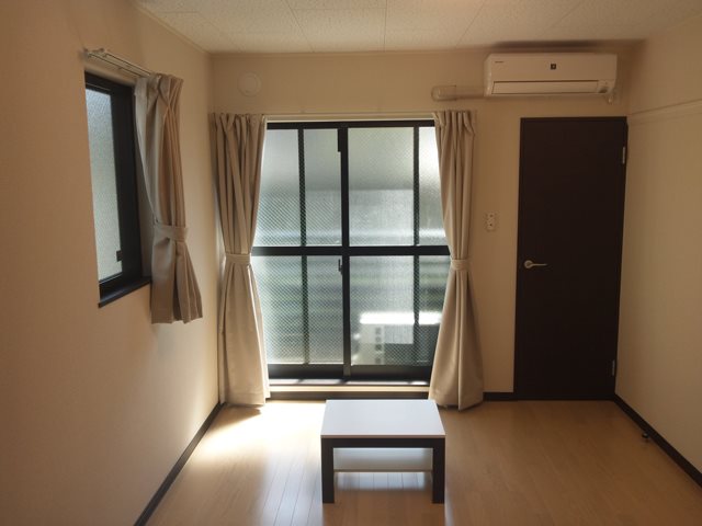 居室・リビング　※別のお部屋の写真です