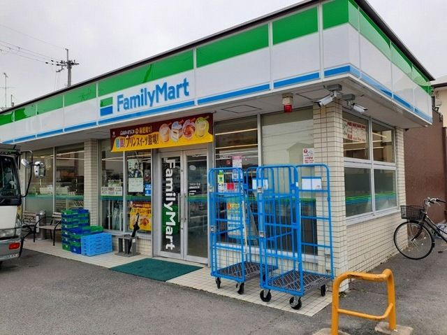 コンビニ　ファミリーマート 富野荘駅前店（コンビニ）まで350m