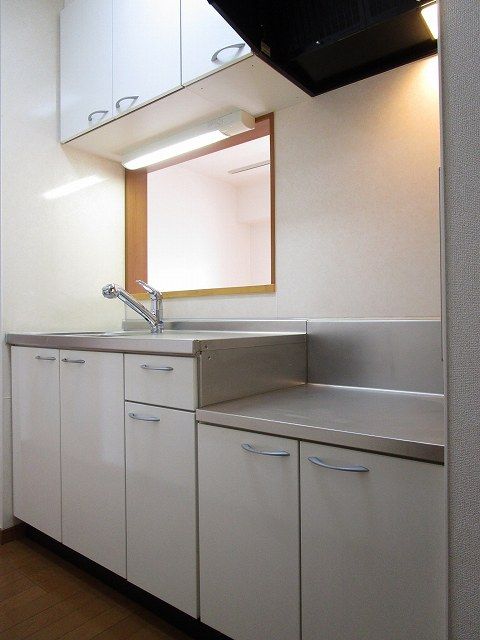 多摩都市モノレール 甲州街道駅 徒歩10分 3階建 築20年のキッチン写真