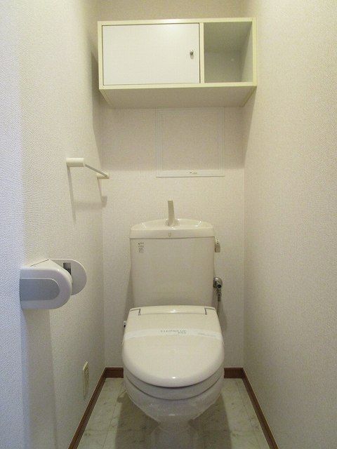 多摩都市モノレール 甲州街道駅 徒歩10分 3階建 築20年のトイレ写真