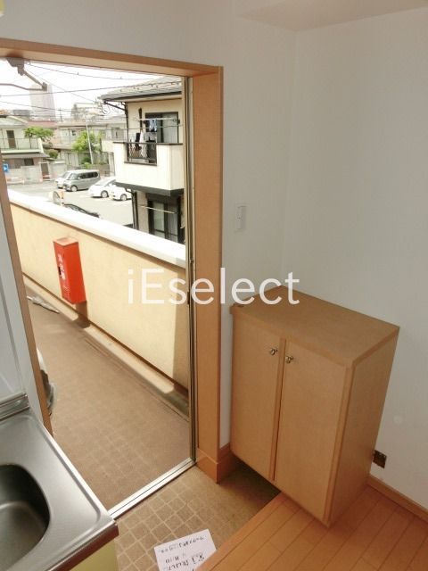 玄関　玄関にはシューズボックスあり
