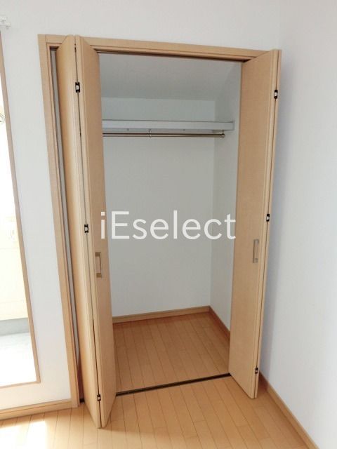収納　クローゼット付きの洋室