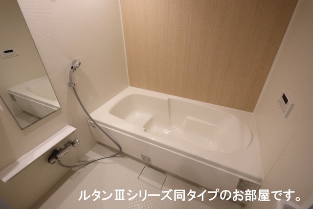 バス・シャワールーム　落ち着いた空間のお風呂です