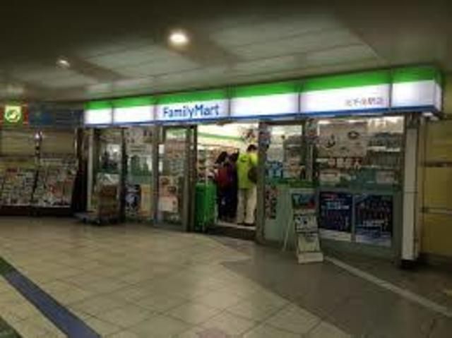 コンビニ　ファミリーマート（コンビニ）まで754m