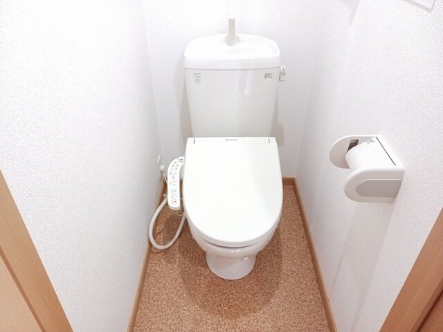 レジデンスヒル ヌマタ IIIのトイレ写真