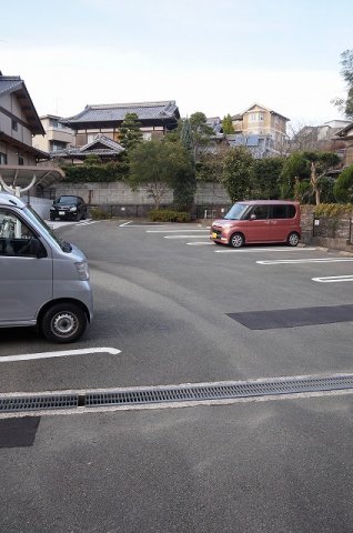 駐車場　駐車場があるので、車を買う予定の方も安心です