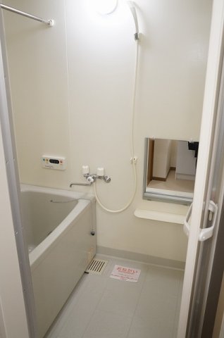 バス・シャワールーム　落ち着いた空間のお風呂です