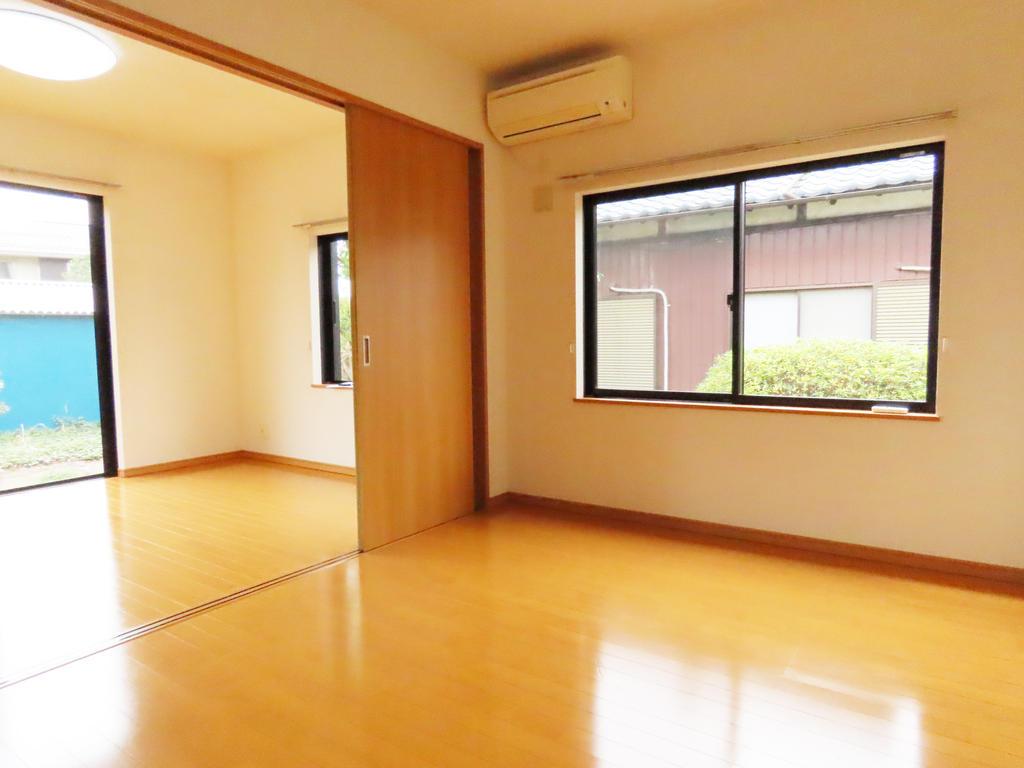 本郷貸家の居間写真