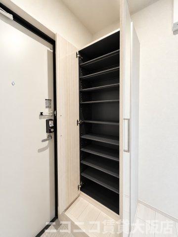 玄関　同タイプイメージ写真のため現況を優先いたします。