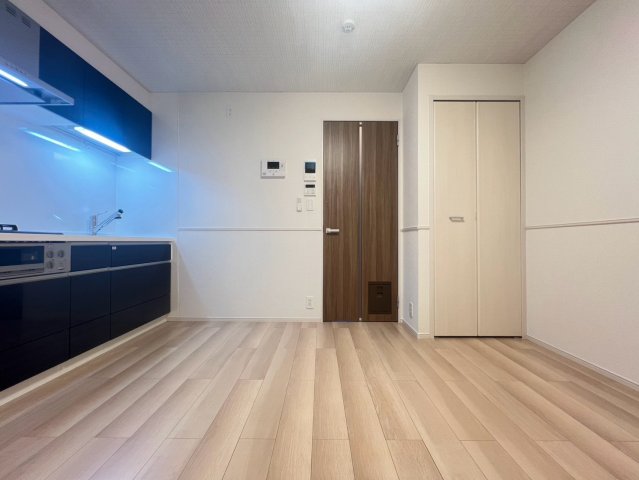 ヒカルサ尼崎神崎町の居間写真