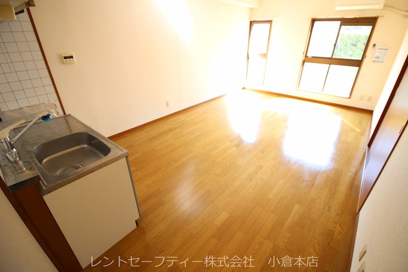 プレステージ上富野の居間写真